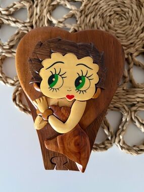 Island Wood Collections Heart Shape Betty Boop Wooden Puzzle Box Hawaii